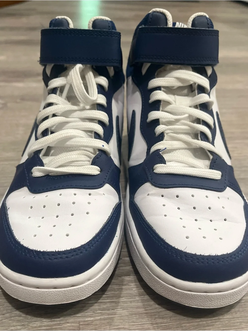 Nike court borough mid 2 sneakers size 5.5 youth